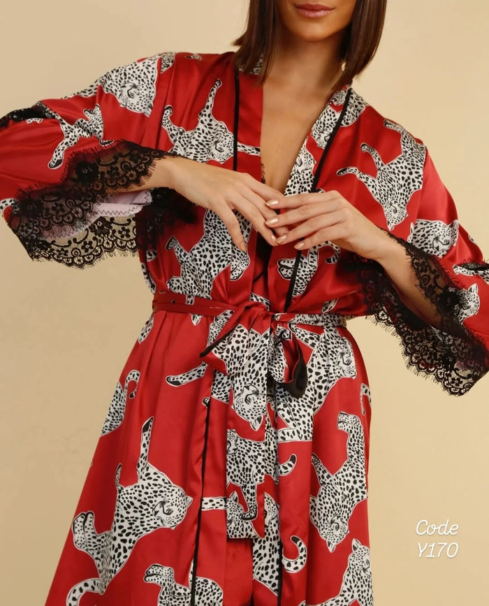 طقم روب ساتان مع فستان سليب دانتيل
